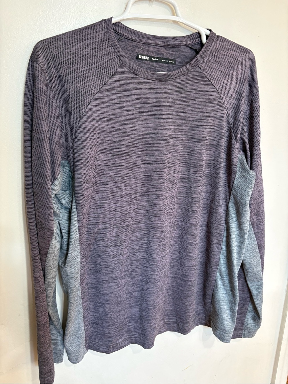 REI Co-op Men's Outdoor Heathered Purple Crewneck Tee Gray Panels size medium